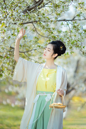 放荡的女同学张开双腿任我玩