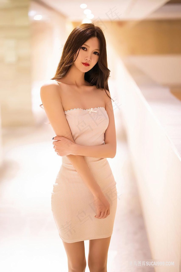 小乌酱黑白双丝脚足在线播放