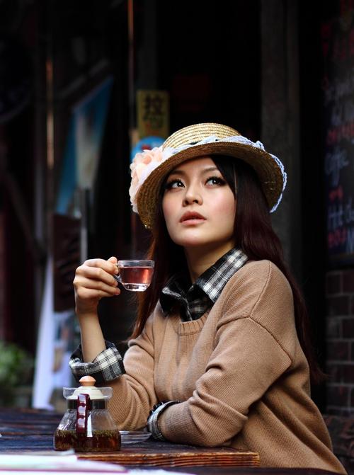 金瓶似的小山龚玥