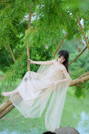 一女被两根凶猛挺进动态图