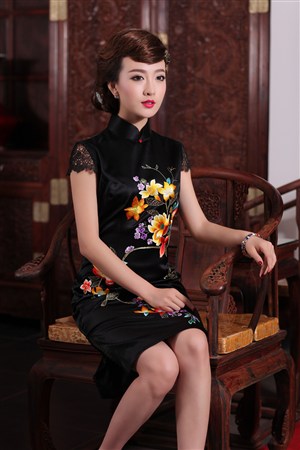 Julia上司人妻中文字幕在线