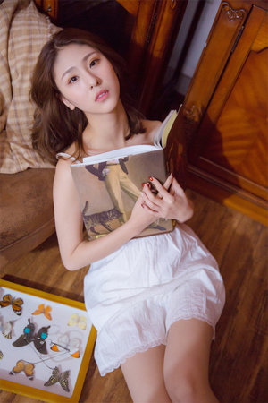 白丝脚上浓浓的精华液正确使用方法