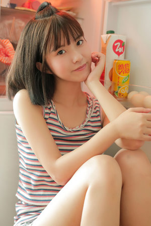 美女裸胸不打马赛克