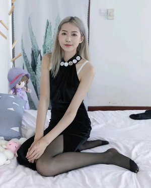 真人学生露内裤扒开视频